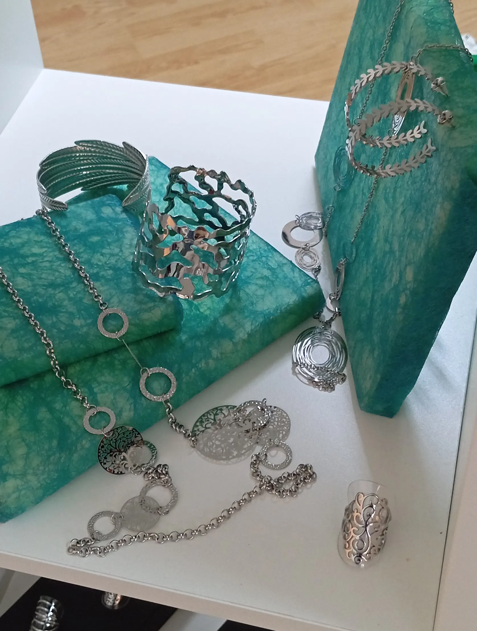 Imagen bisutería plateada