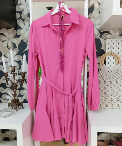 Vestido rosa estilo camisero